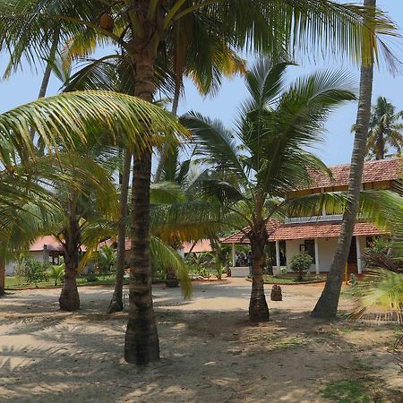 Pozhiyoram Ayurveda Beach Resort Alappuzha Exterior photo