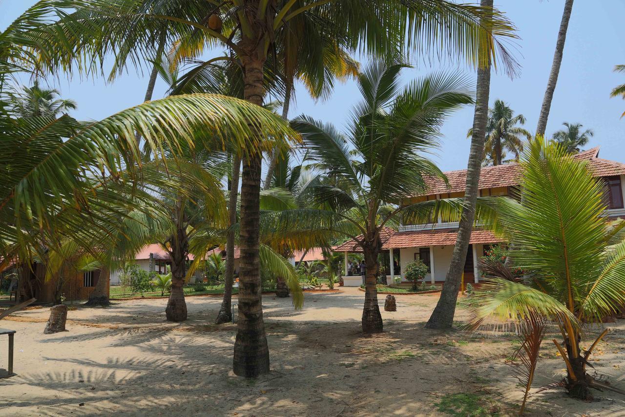 Pozhiyoram Ayurveda Beach Resort Alappuzha Exterior photo