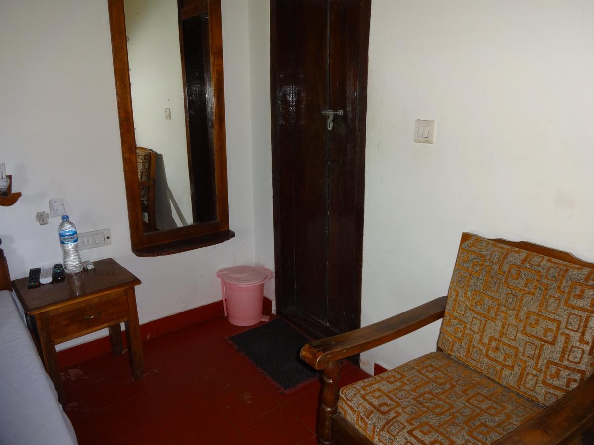 Pozhiyoram Ayurveda Beach Resort Alappuzha Exterior photo