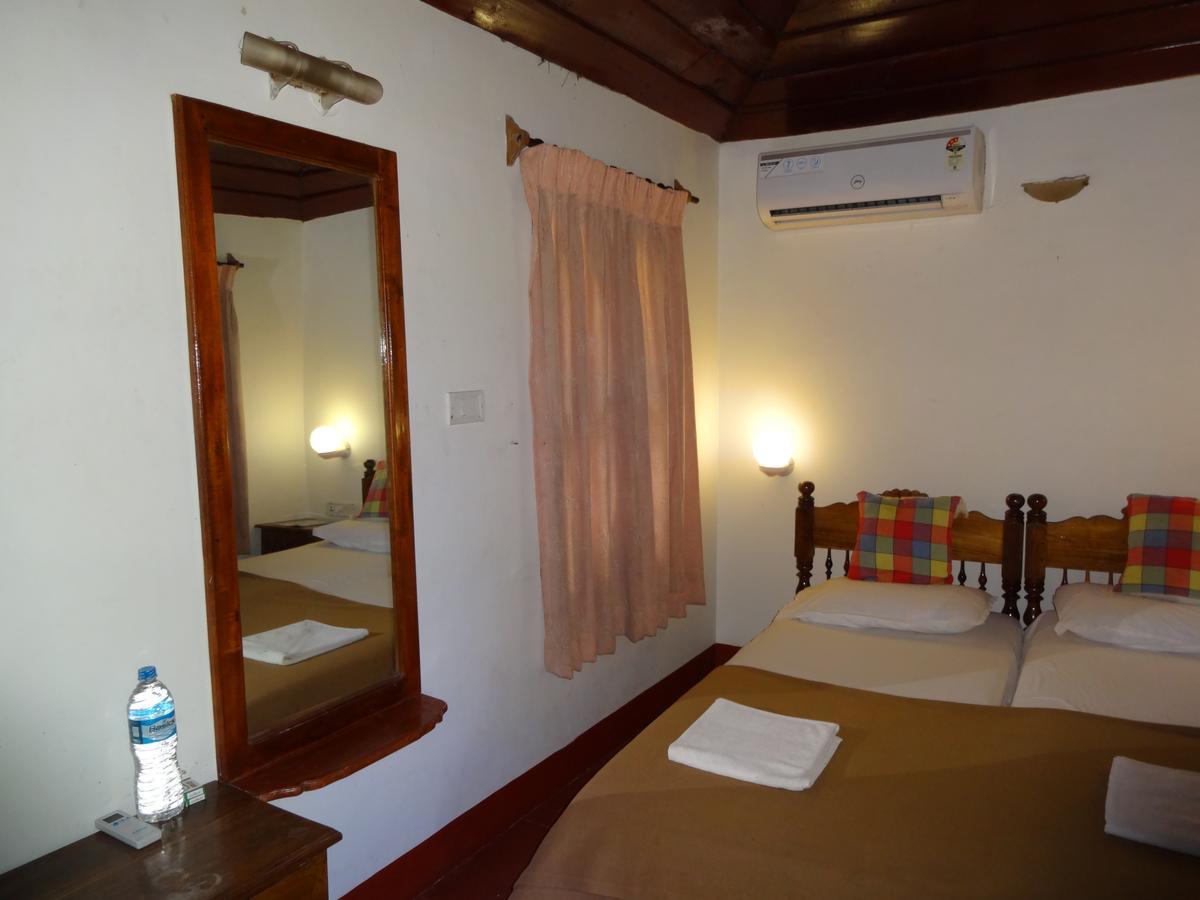 Pozhiyoram Ayurveda Beach Resort Alappuzha Exterior photo